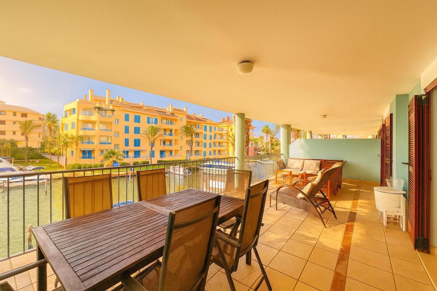 Terrassa de Apartament en venda en Sotogrande amb Aire condicionat, Calefacció i Jardí privat