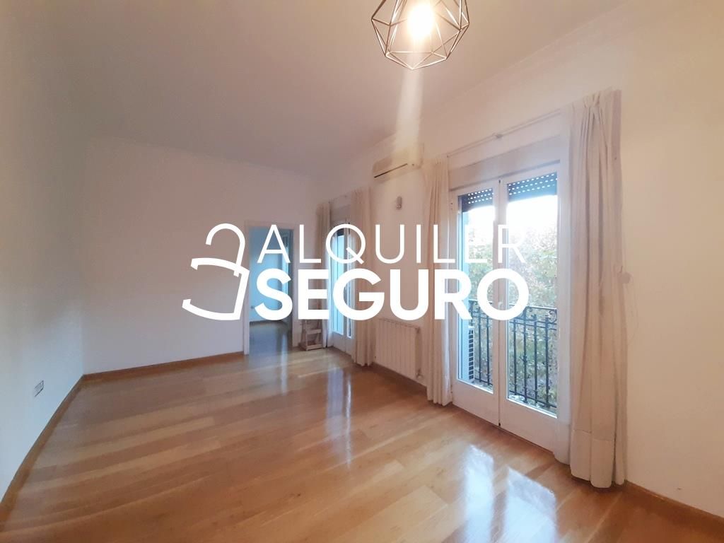 Bedroom of Flat to rent in  Madrid Capital  with Air Conditioner and Heating