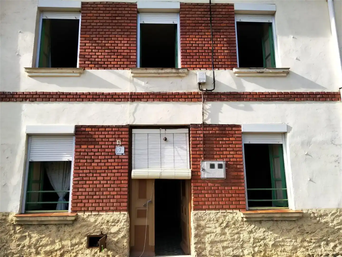 Vista exterior de Casa adosada en venda en Chozas de Abajo amb Moblat i Rentadora