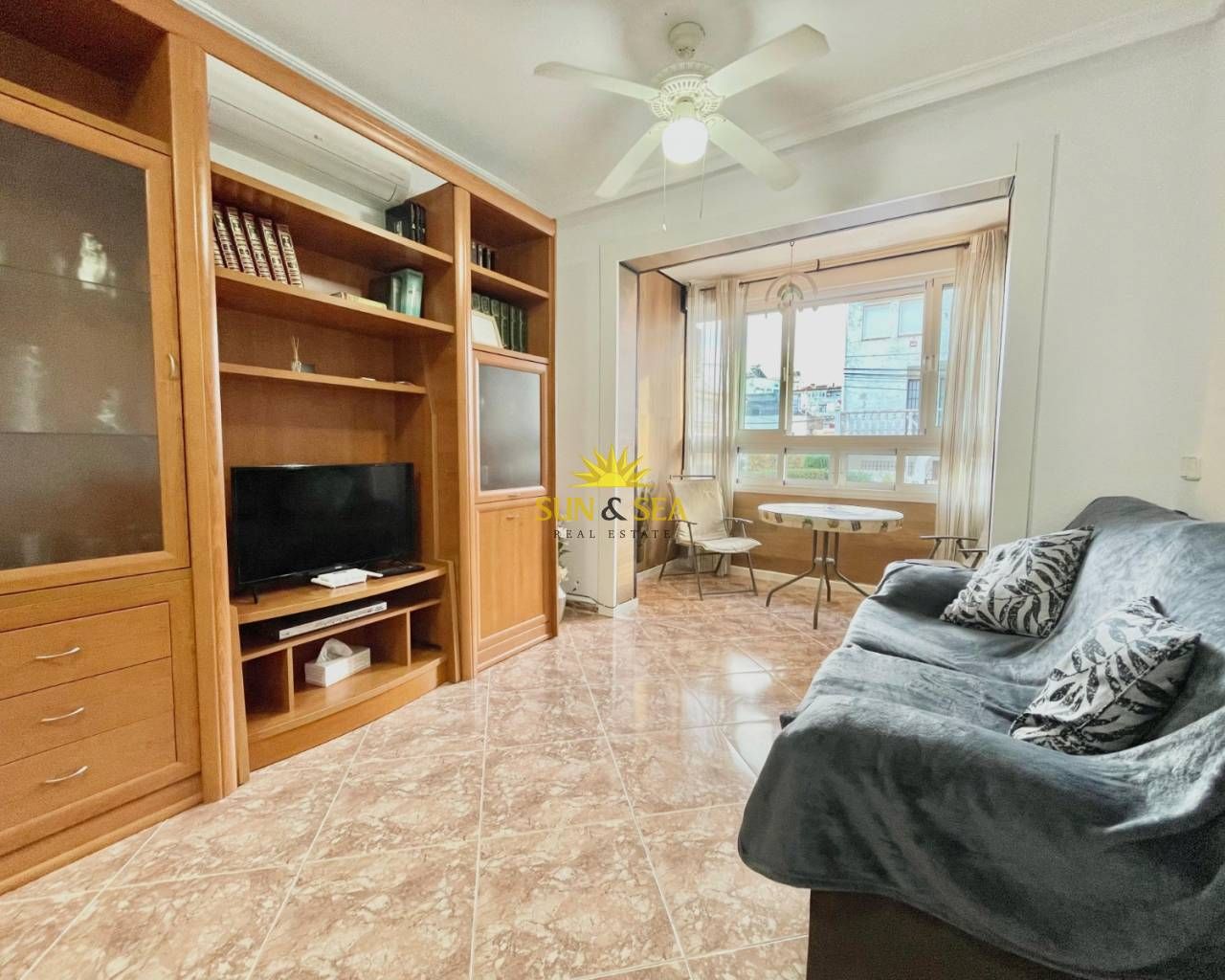 Sala de estar de Planta baja de alquiler en Torrevieja con Calefacción, Amueblado y Horno