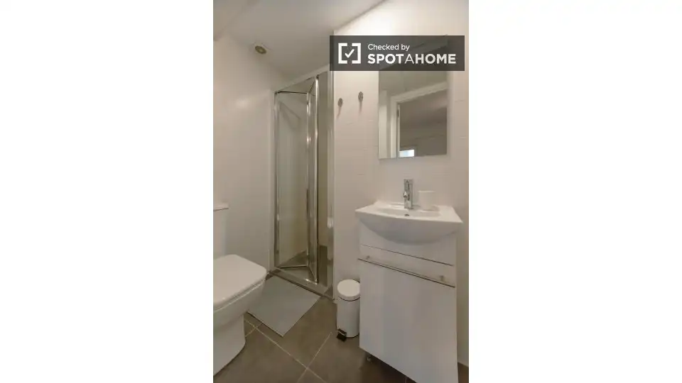 Baño de Piso de alquiler en Valencia con Aire acondicionado, Calefacción y Amueblado