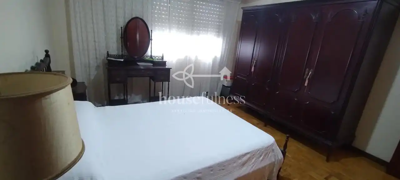 Dormitori de Pis en venda en Ferrol amb Parquet, Moblat i Balcó