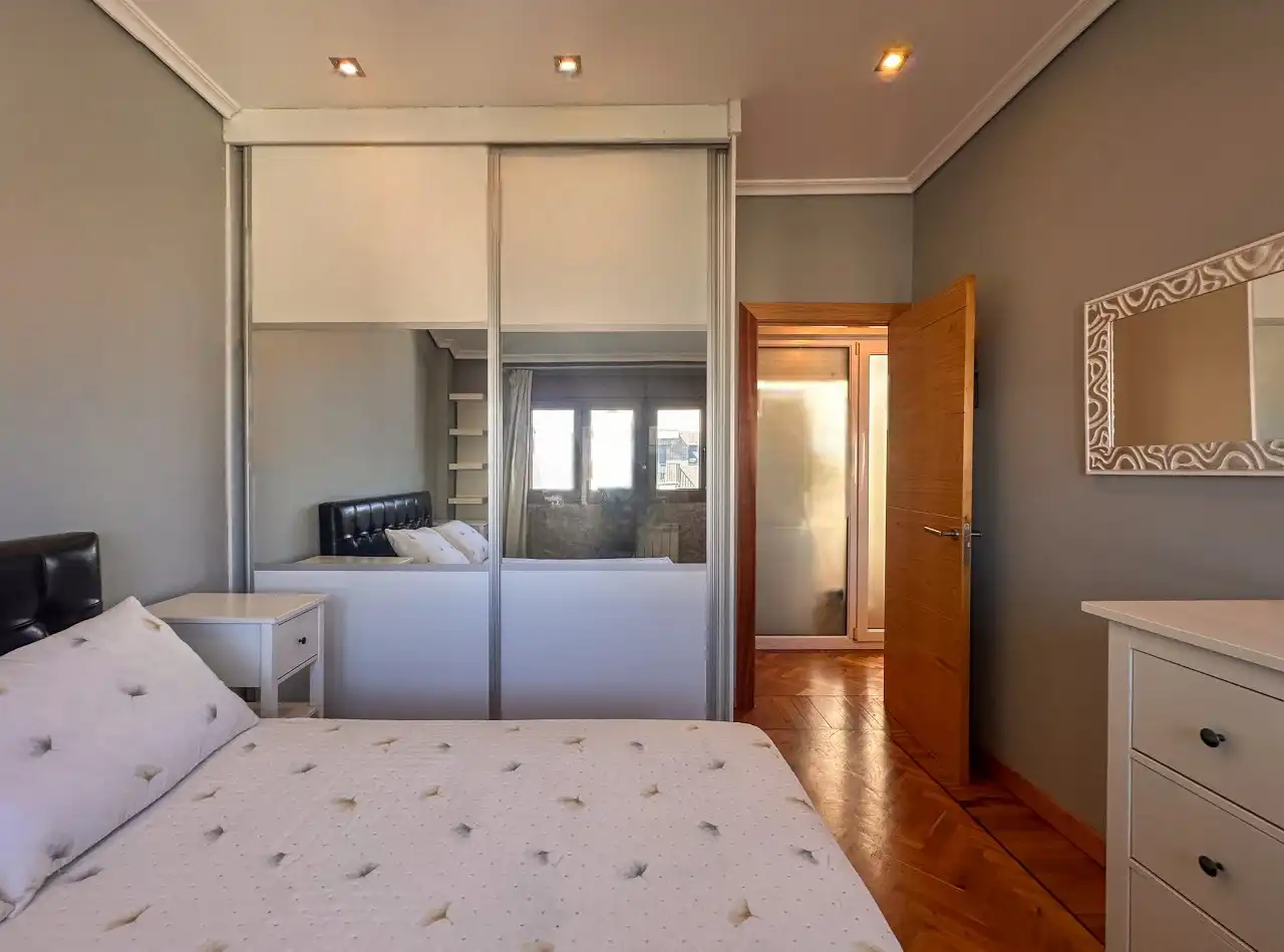 Habitación de Dúplex en venta en Santa Cruz de Bezana con Calefacción y Amueblado