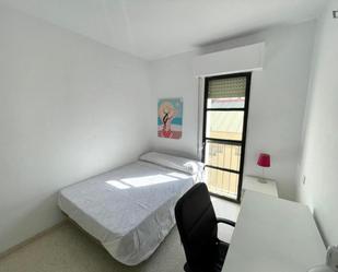 Bedroom of Apartment to share in  Sevilla Capital  with Balcony