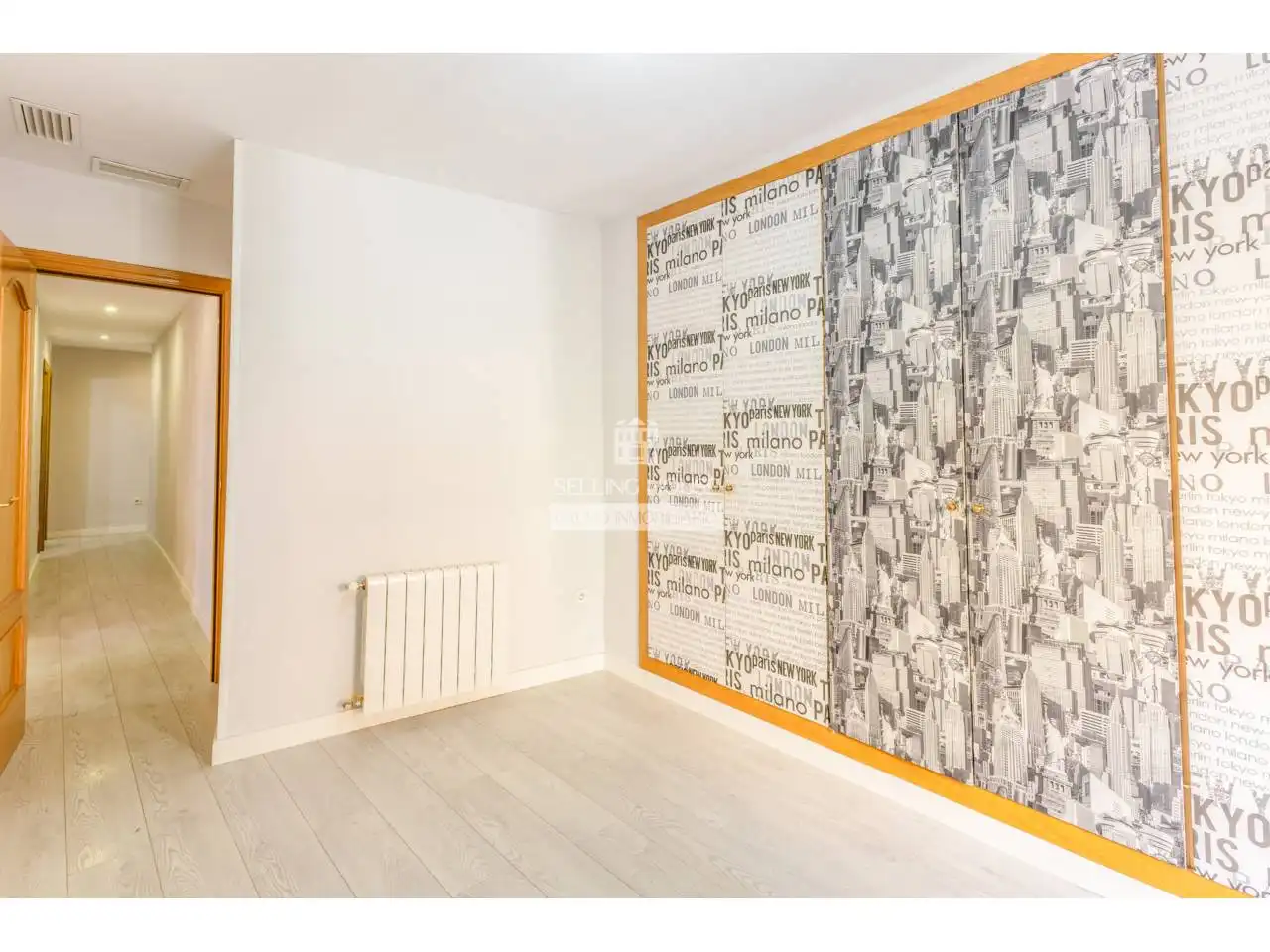 Bedroom of Flat for sale in Valencia  with Heating, Parquet flooring and Balcony