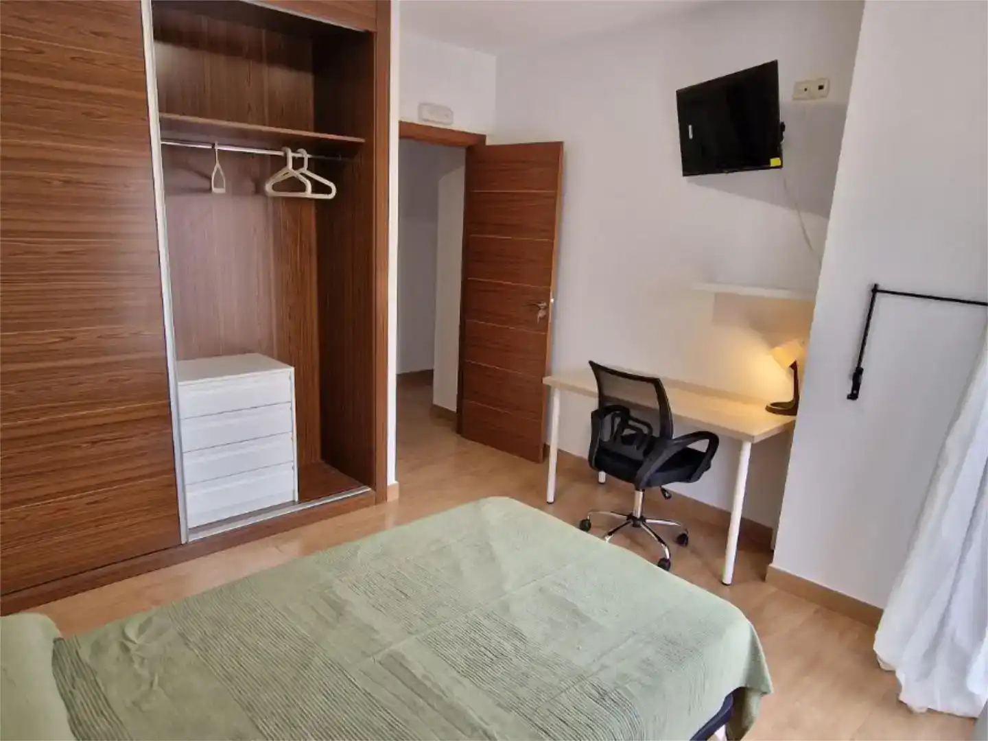 Habitación de Piso para compartir en Argés con Amueblado