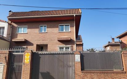 Exterior view of House or chalet for sale in  Madrid Capital  with Air Conditioner and Heating