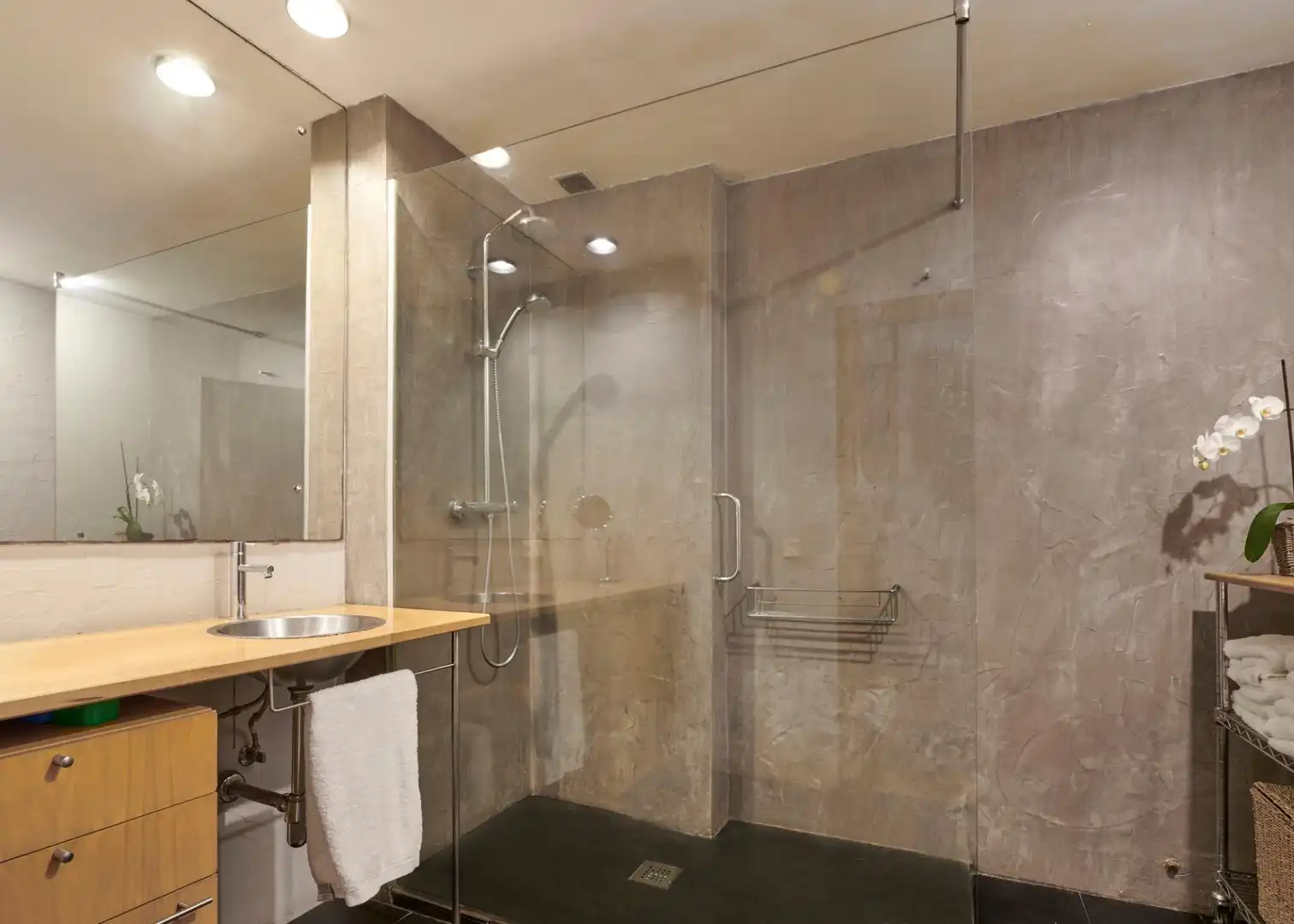 Badezimmer von Einfamilien-Reihenhaus zum Verkauf in Donostia - San Sebastián  mit Heizung, Privatgarten und Terrasse