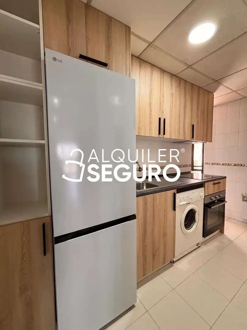 Kitchen of Flat for rent in Madrid  with Air Conditioner and Heating