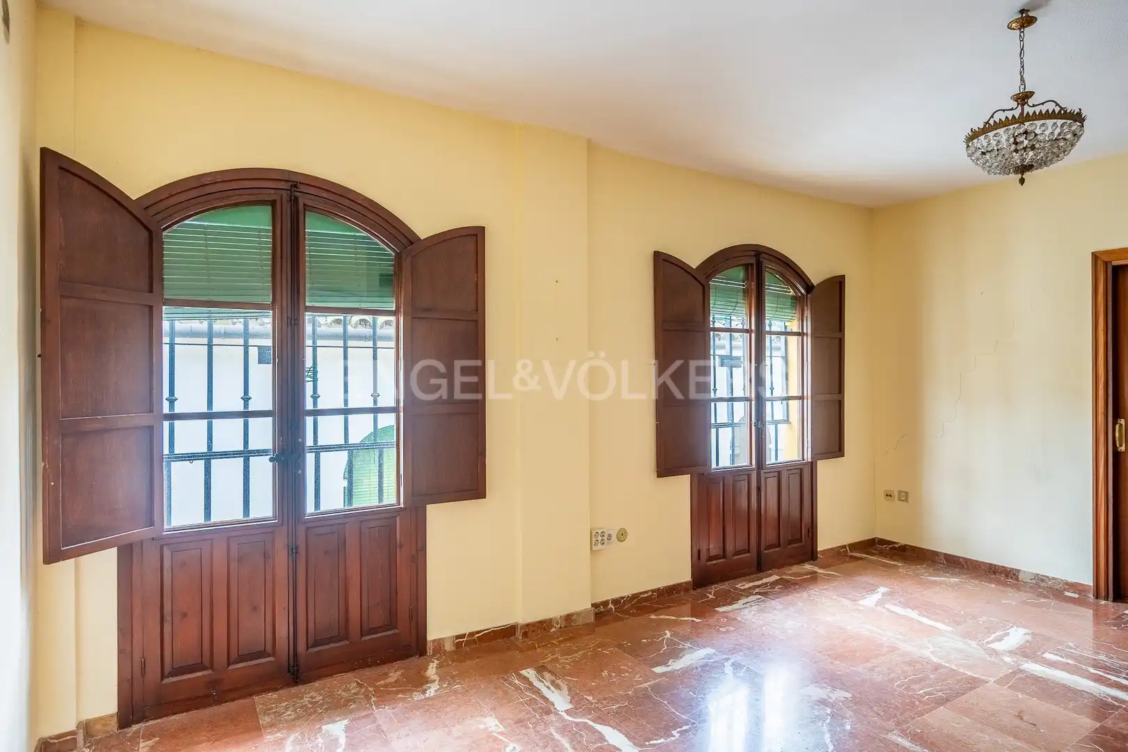 Flat for sale in Sevilla  with Air Conditioner and Heating
