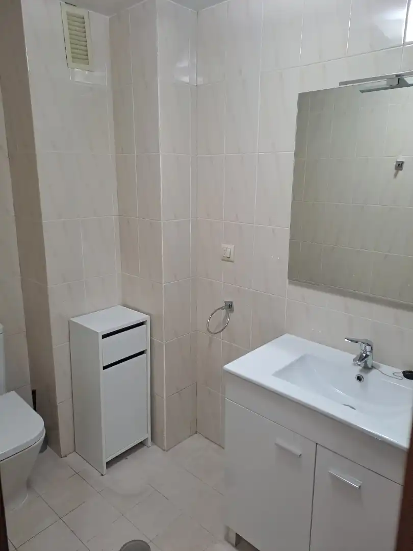 Bany de Pis de lloguer en Jaén amb Aire condicionat, Moblat i Forn