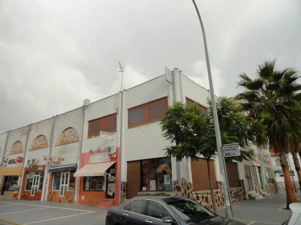 Local comercial en venda a C/ Bulevar de Los Azahares