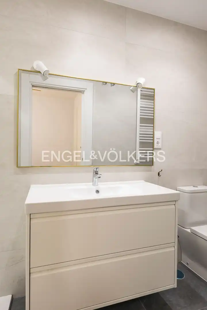 Badezimmer von Wohnung zur Miete in Madrid mit Klimaanlage, Heizung und Parkett