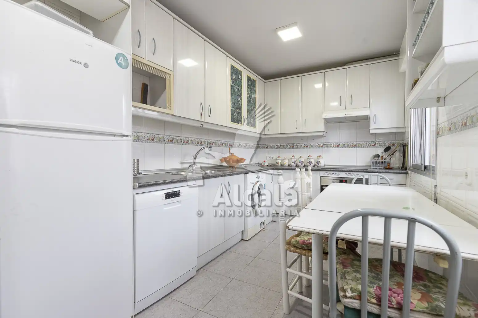 Cuina de Casa o xalet en venda en Villalbilla amb Aire condicionat, Calefacció i Jardí privat