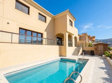 Casa amb piscina en venda a los Pinos