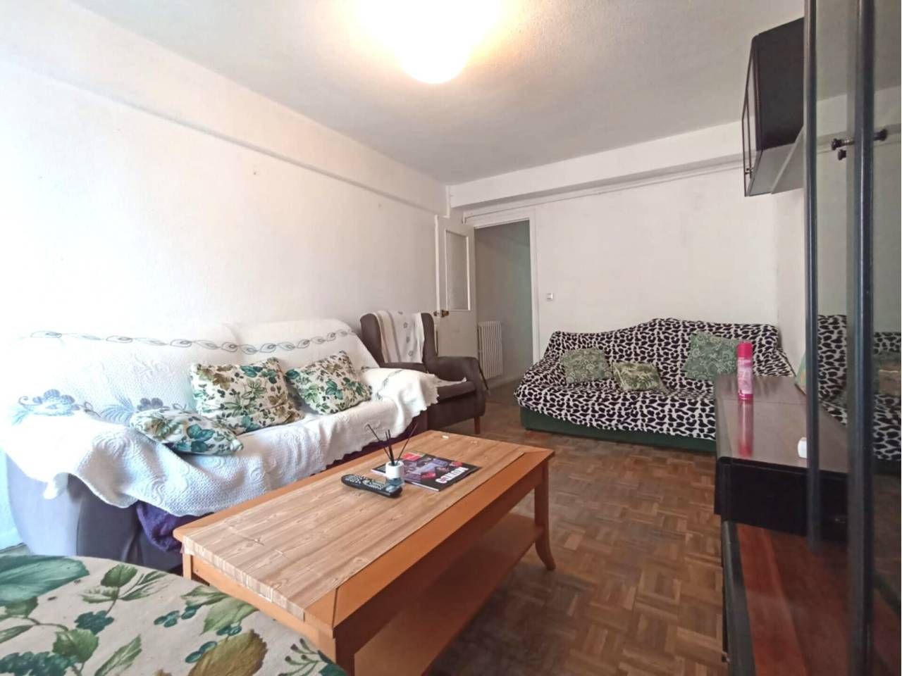 Dormitori de Pis en venda en Burgos Capital amb Calefacció, Parquet i Terrassa