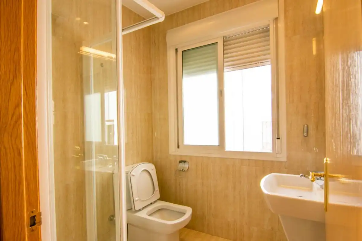 Baño de Piso de alquiler en Madrid con Aire acondicionado, Calefacción y Parquet