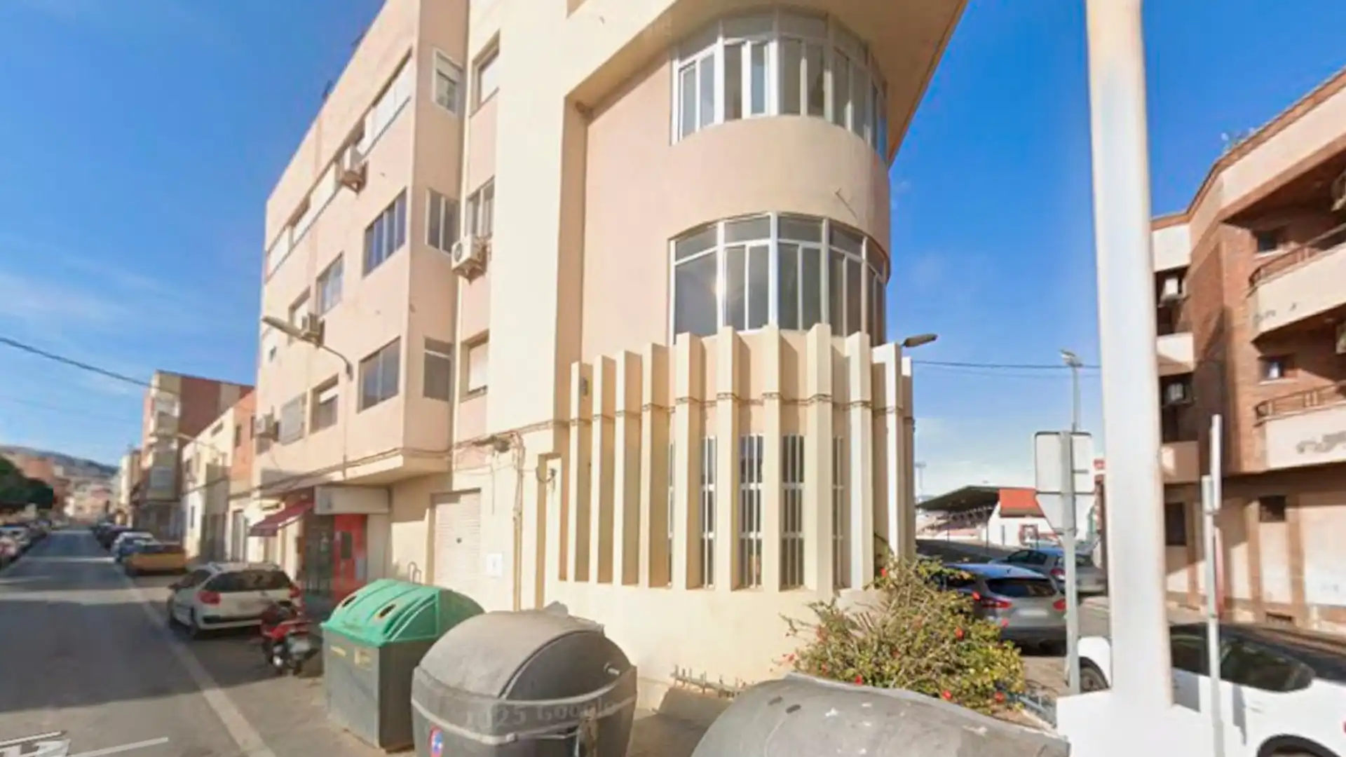 Vista exterior de Local en venda en  Almería Capital