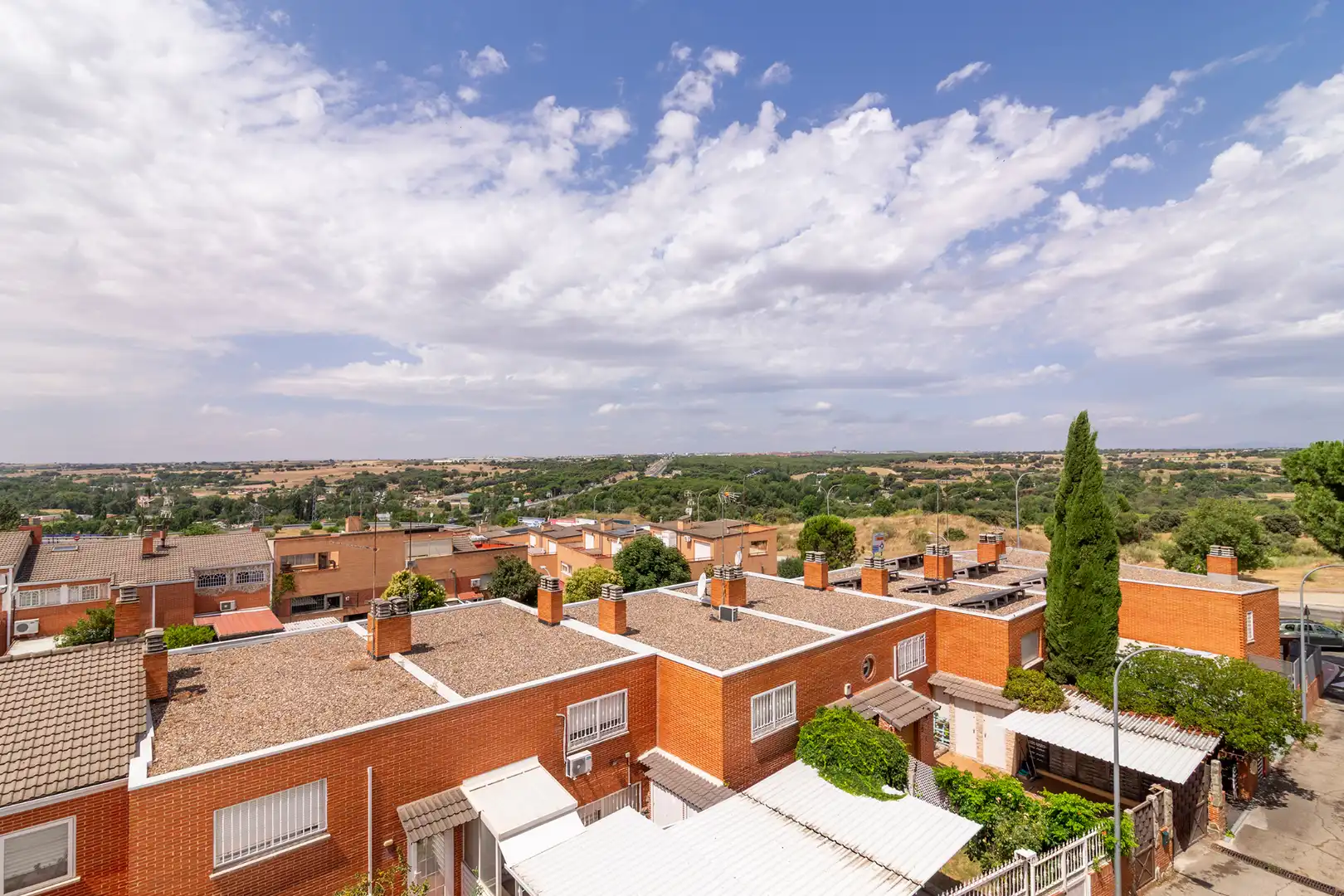 Vista exterior de Casa adosada en venda en Móstoles amb Aire condicionat, Calefacció i Jardí privat
