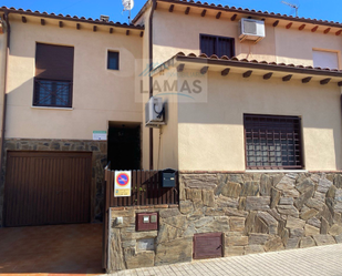 Vista exterior de Casa o xalet en venda en Talayuela amb Aire condicionat i Calefacció