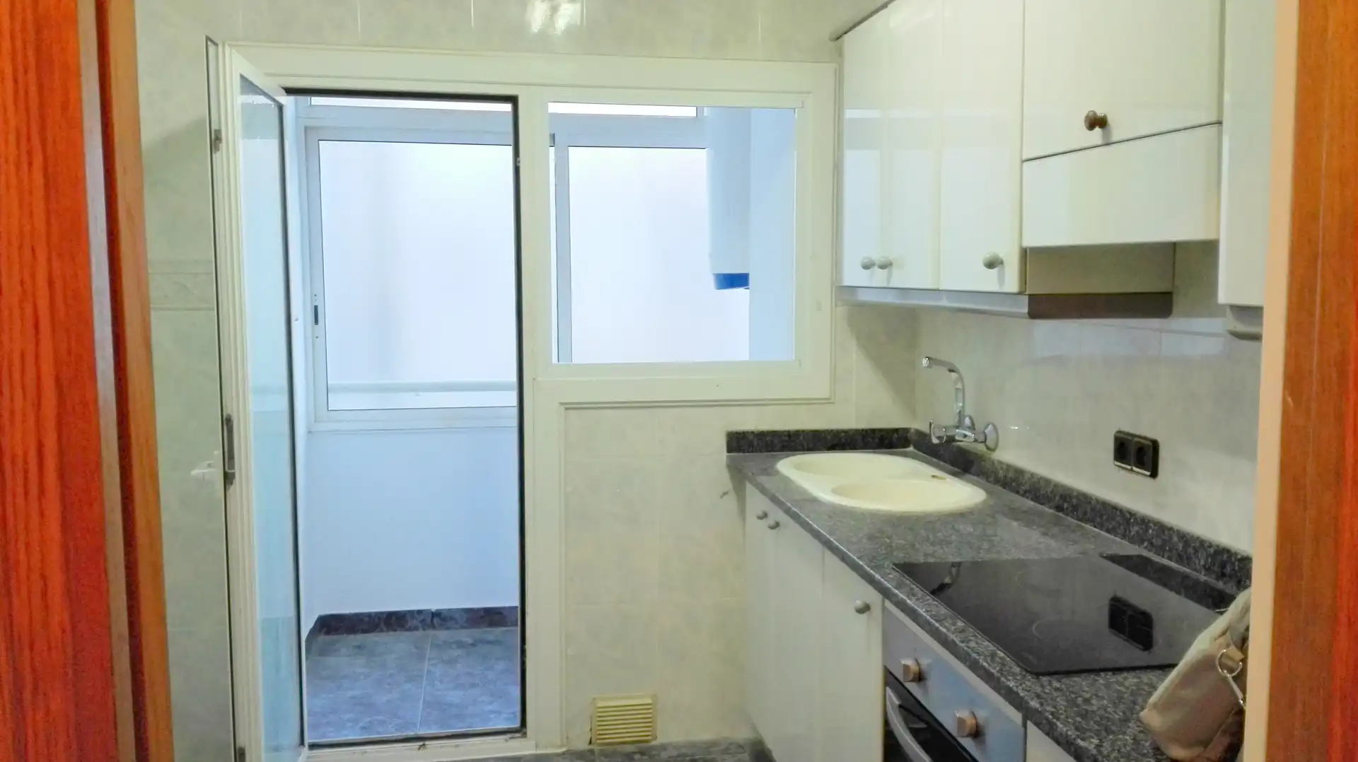 Flat with terrace for sale in Carrer del Doctor Ferran, imagen 4