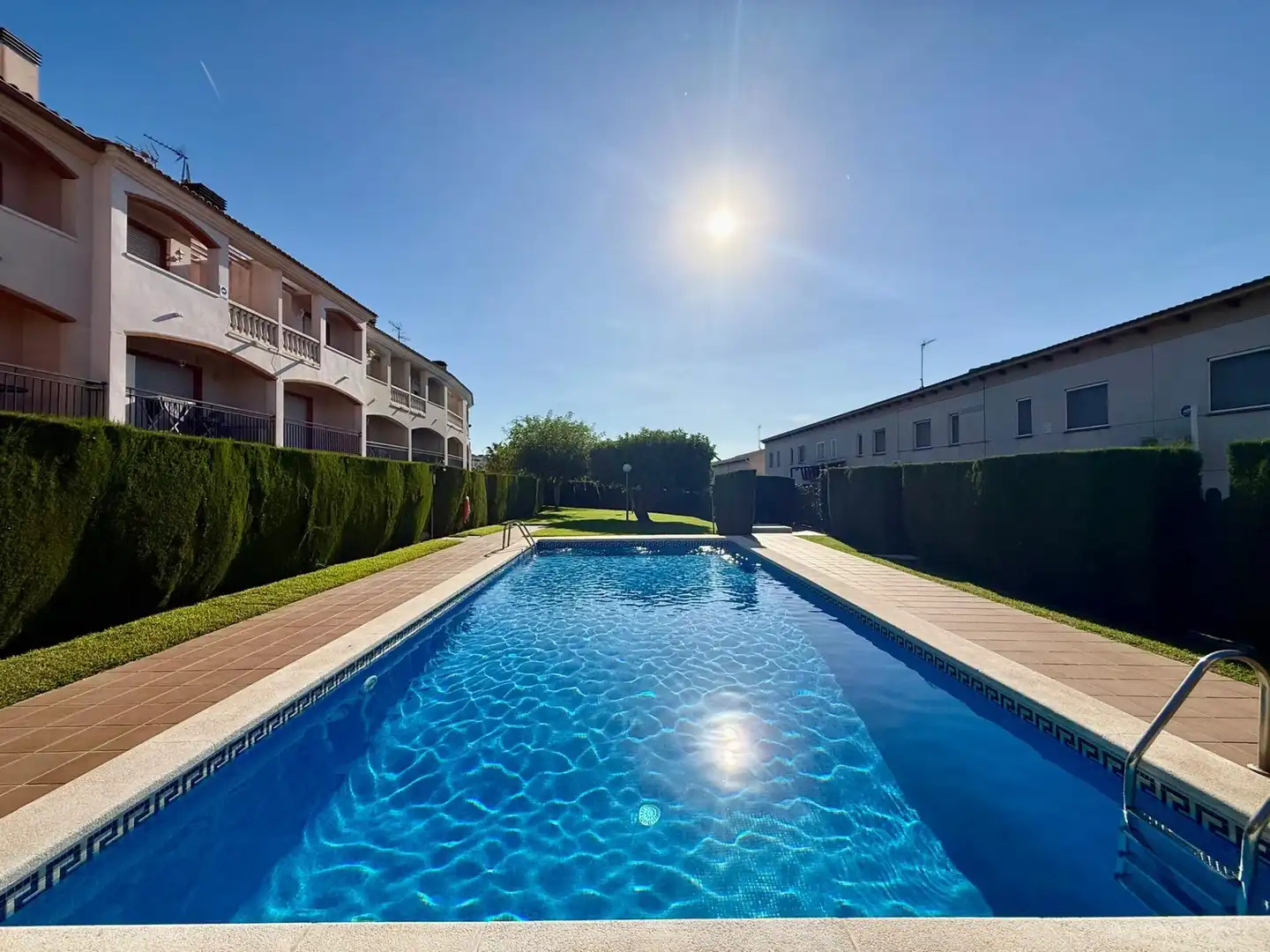 Piscina de Casa adosada en venta en Calafell con Aire acondicionado, Calefacción y Terraza