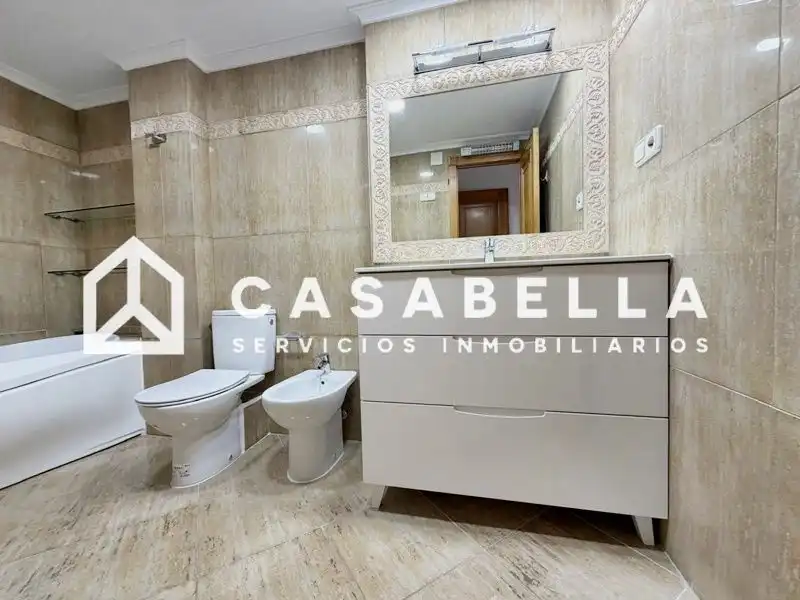 Baño de Piso de alquiler en Valencia con Aire acondicionado, Calefacción y Trastero