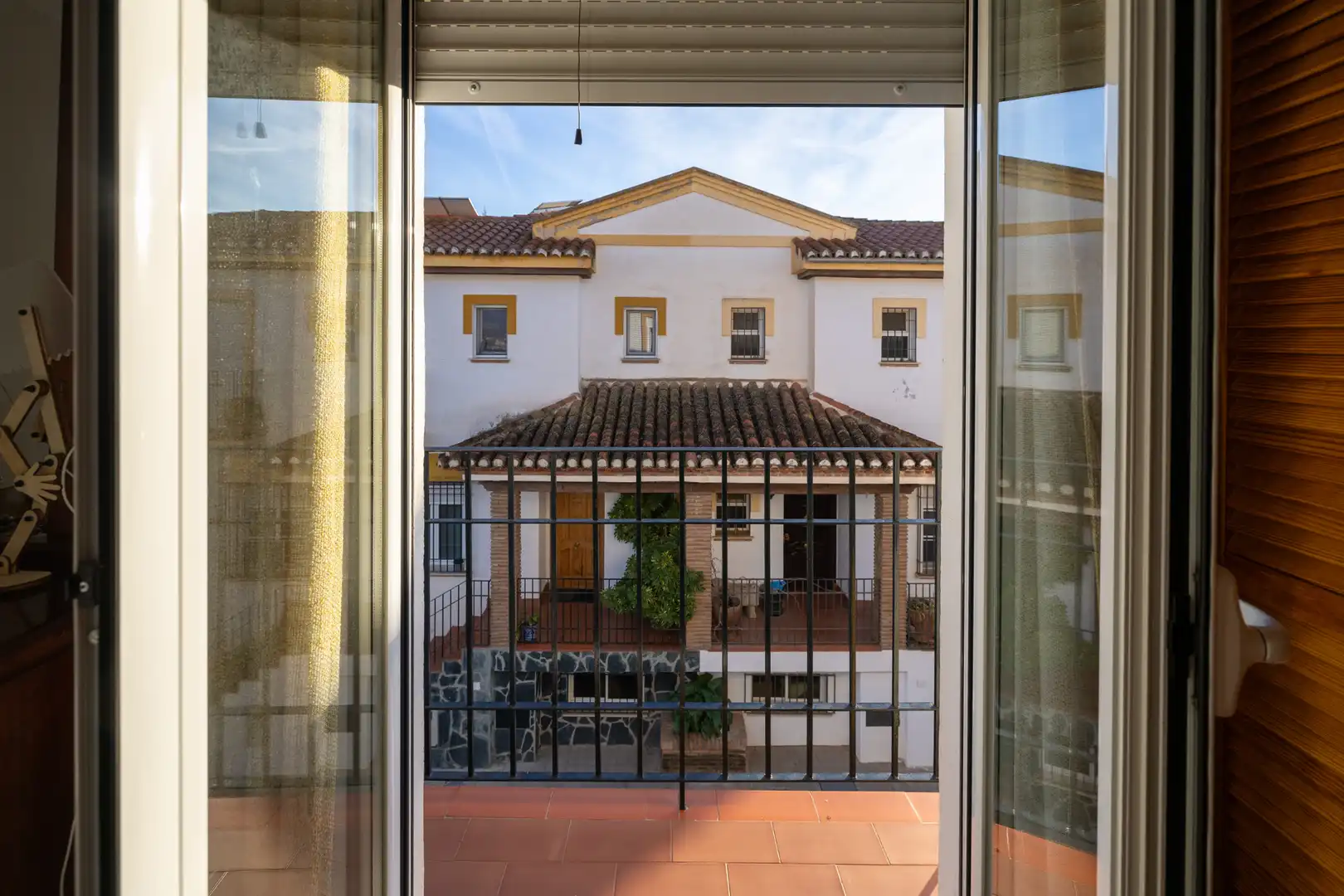 Vista exterior de Casa adosada en venda en Ogíjares amb Aire condicionat, Calefacció i Parquet