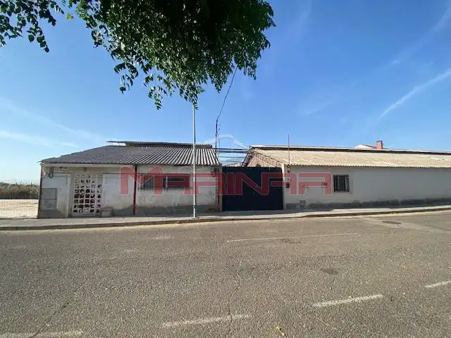 Vista exterior de Nave industrial en venta en Esquivias