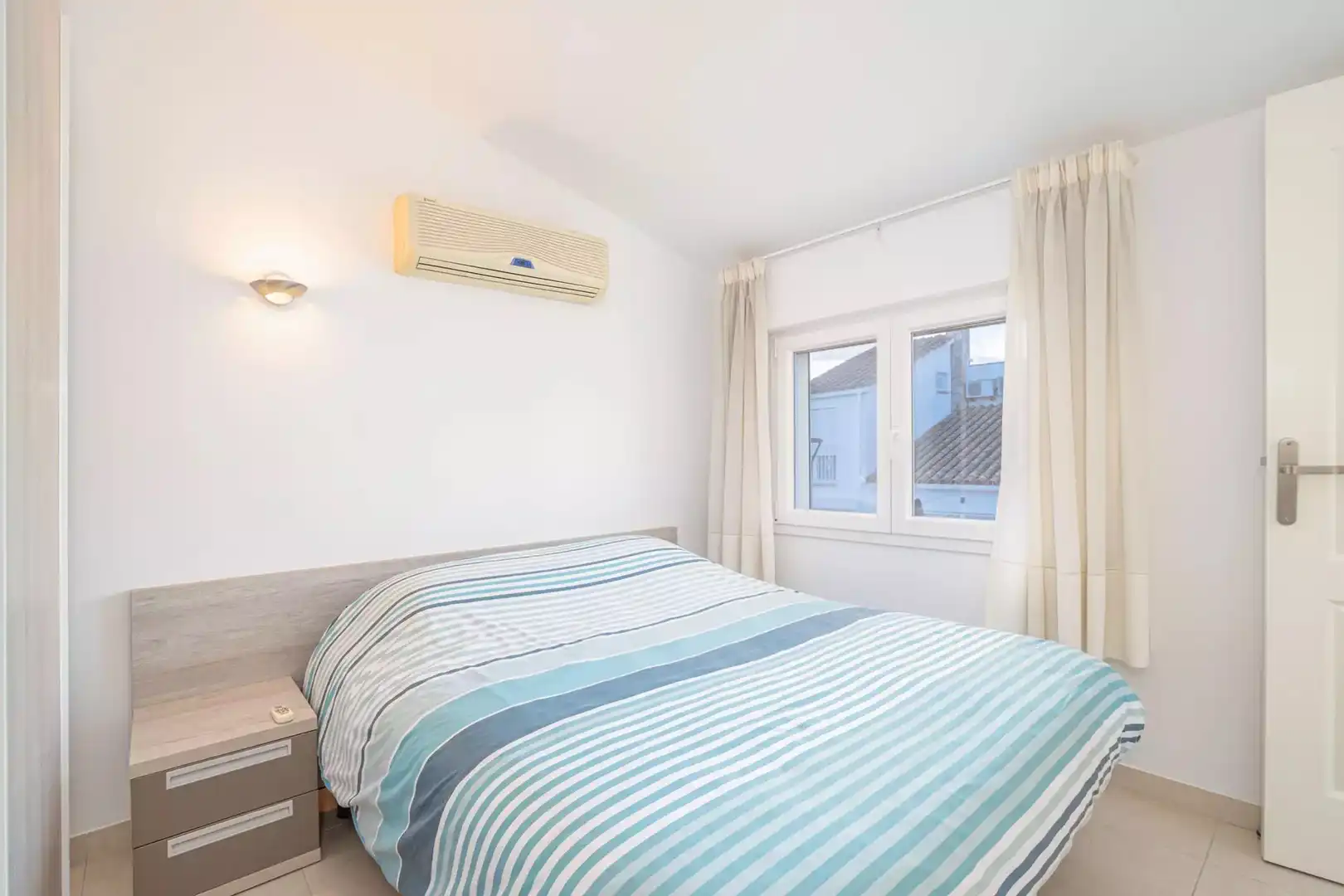 Dormitori de Casa o xalet en venda en Empuriabrava amb Aire condicionat, Terrassa i Piscina