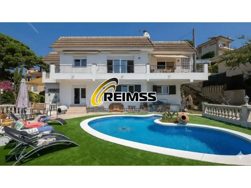 Casa con piscina in vendita a Roca Grossa