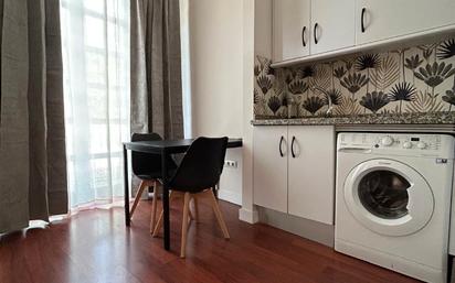 Dormitori de Apartament de lloguer en  Sevilla Capital amb Aire condicionat, Calefacció i Moblat