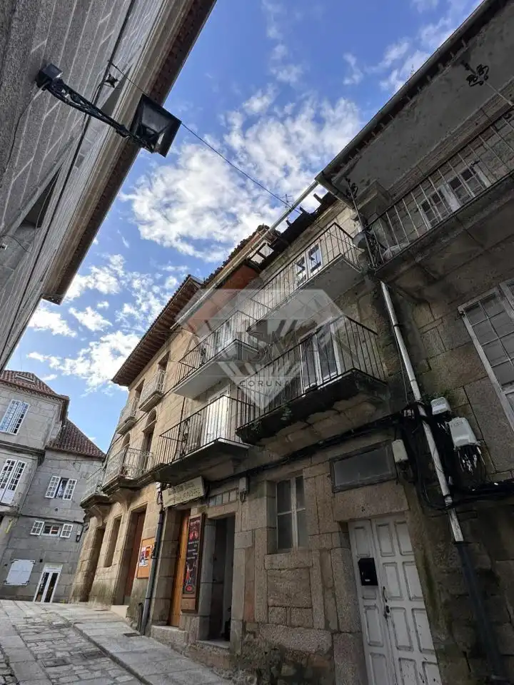 Außenansicht von Maisonette zum Verkauf in Tui mit Balkon