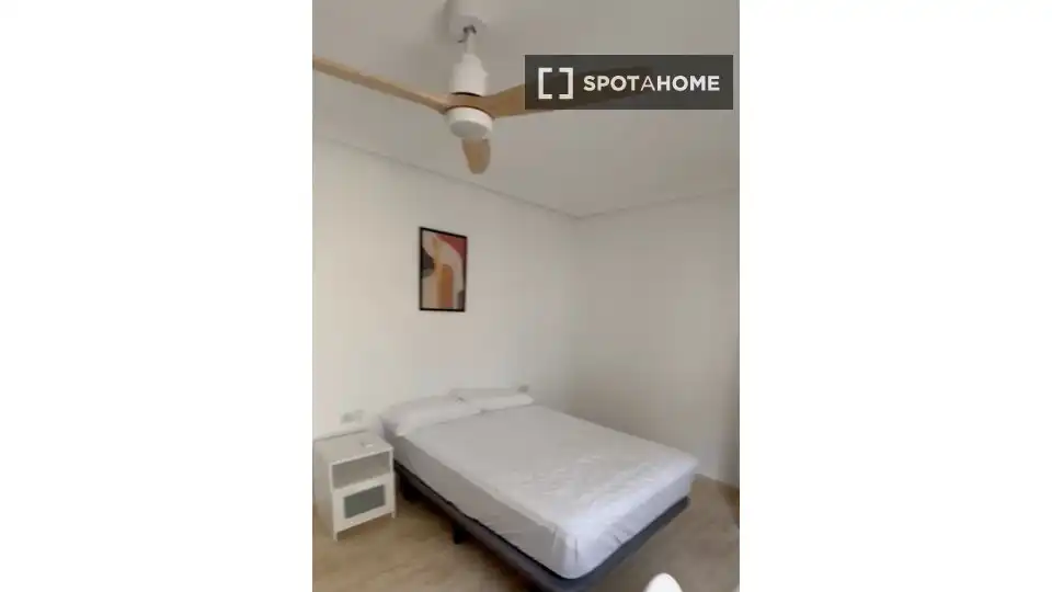 Bedroom of Flat for share in Almería  with Air Conditioner, Heating and Furnished