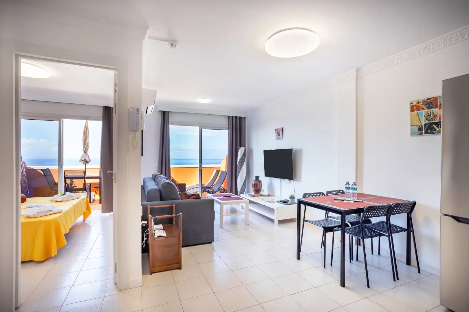 Sala de estar de Apartamento en venta en Santiago del Teide con Aire acondicionado, Terraza y Amueblado
