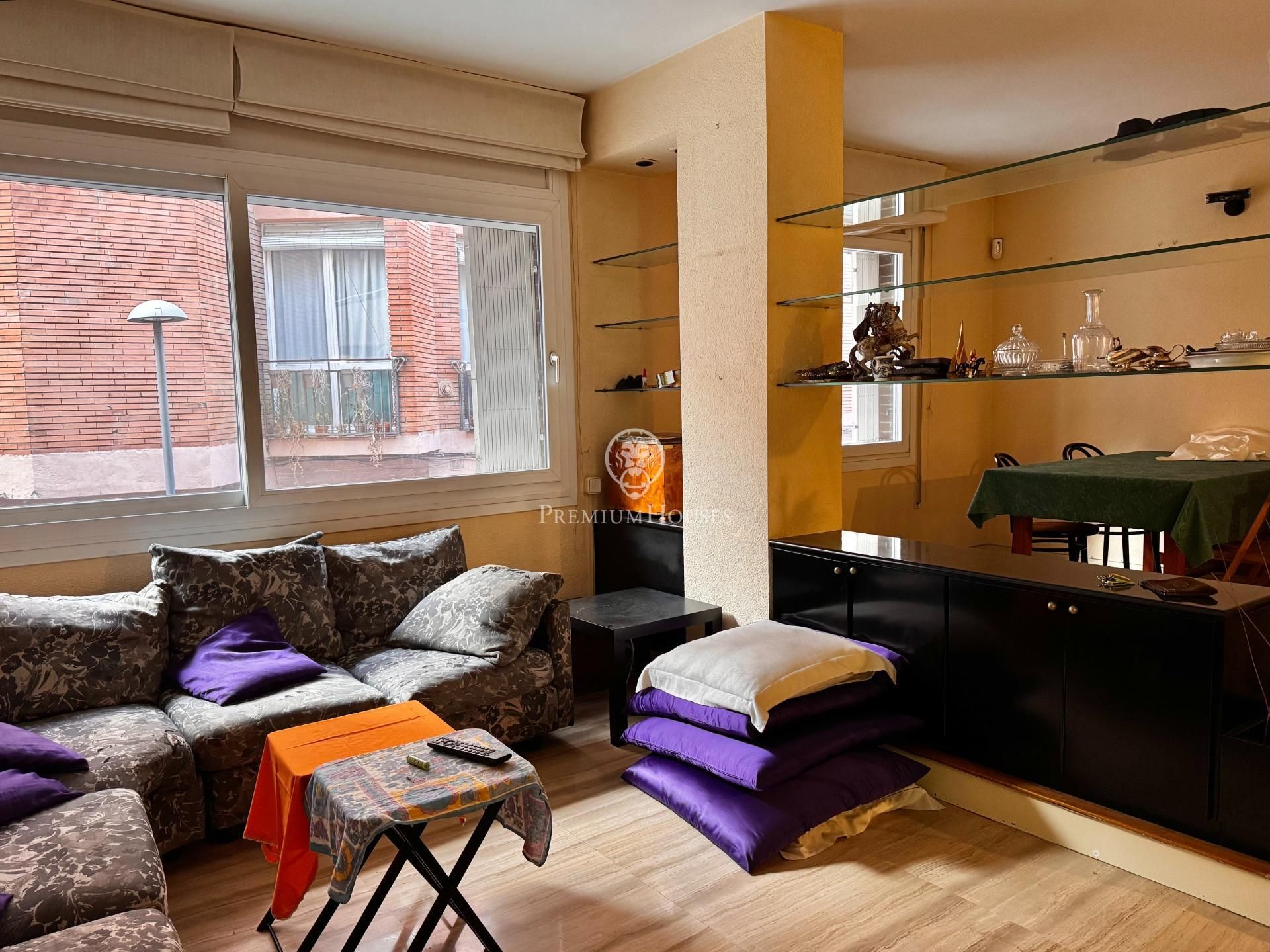 Living room of Flat for sale in  Barcelona Capital  with Swimming Pool