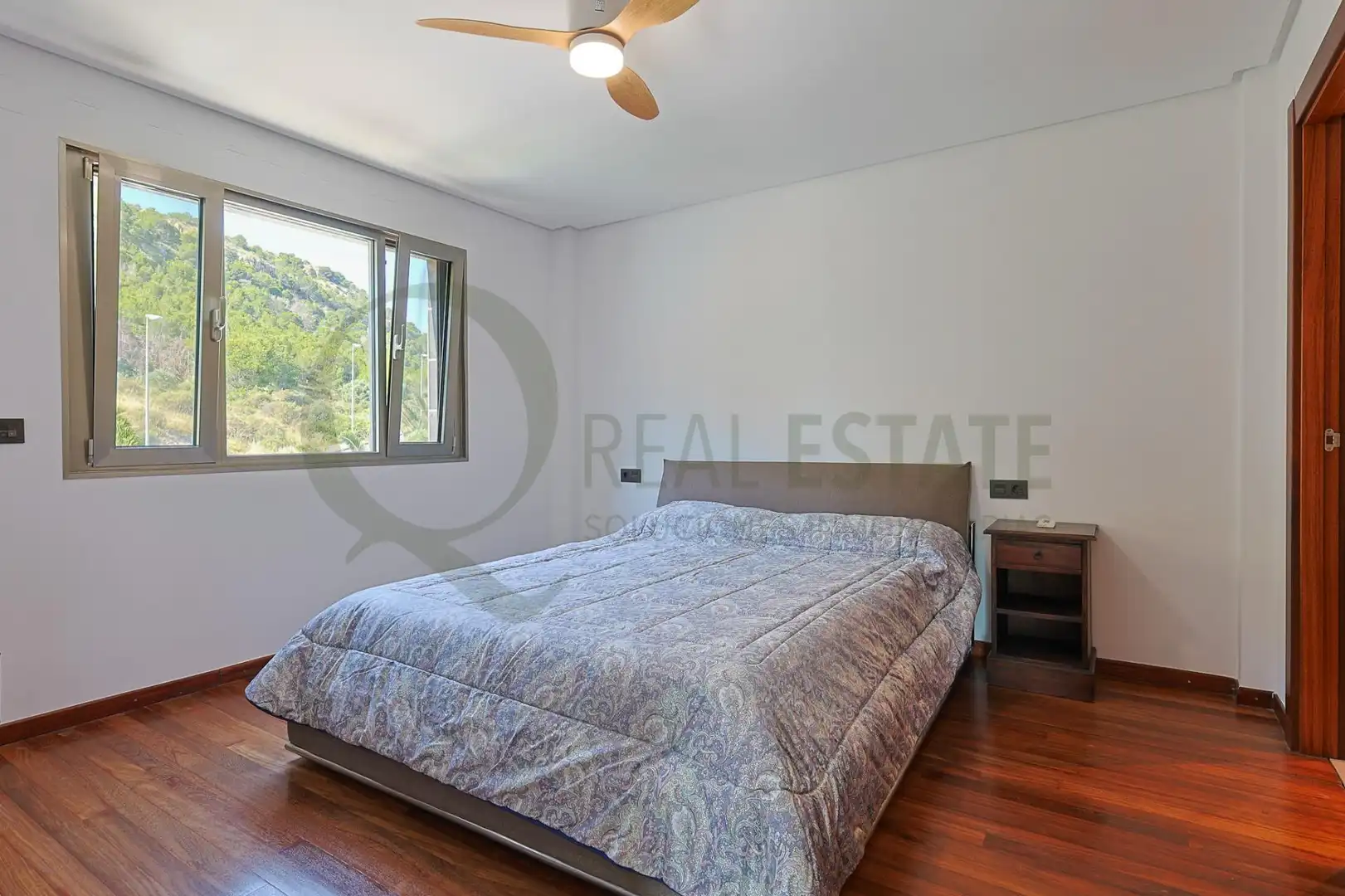Dormitori de Casa o xalet en venda en Alicante / Alacant amb Aire condicionat, Calefacció i Jardí privat