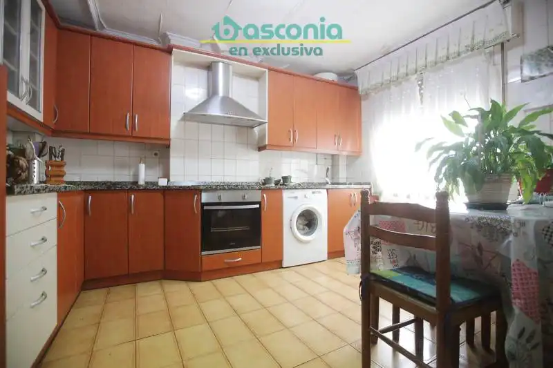 Appartamento con balcone in vendita a Arabaren Kalea