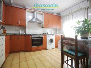 Appartamento con balcone in vendita a Arabaren Kalea