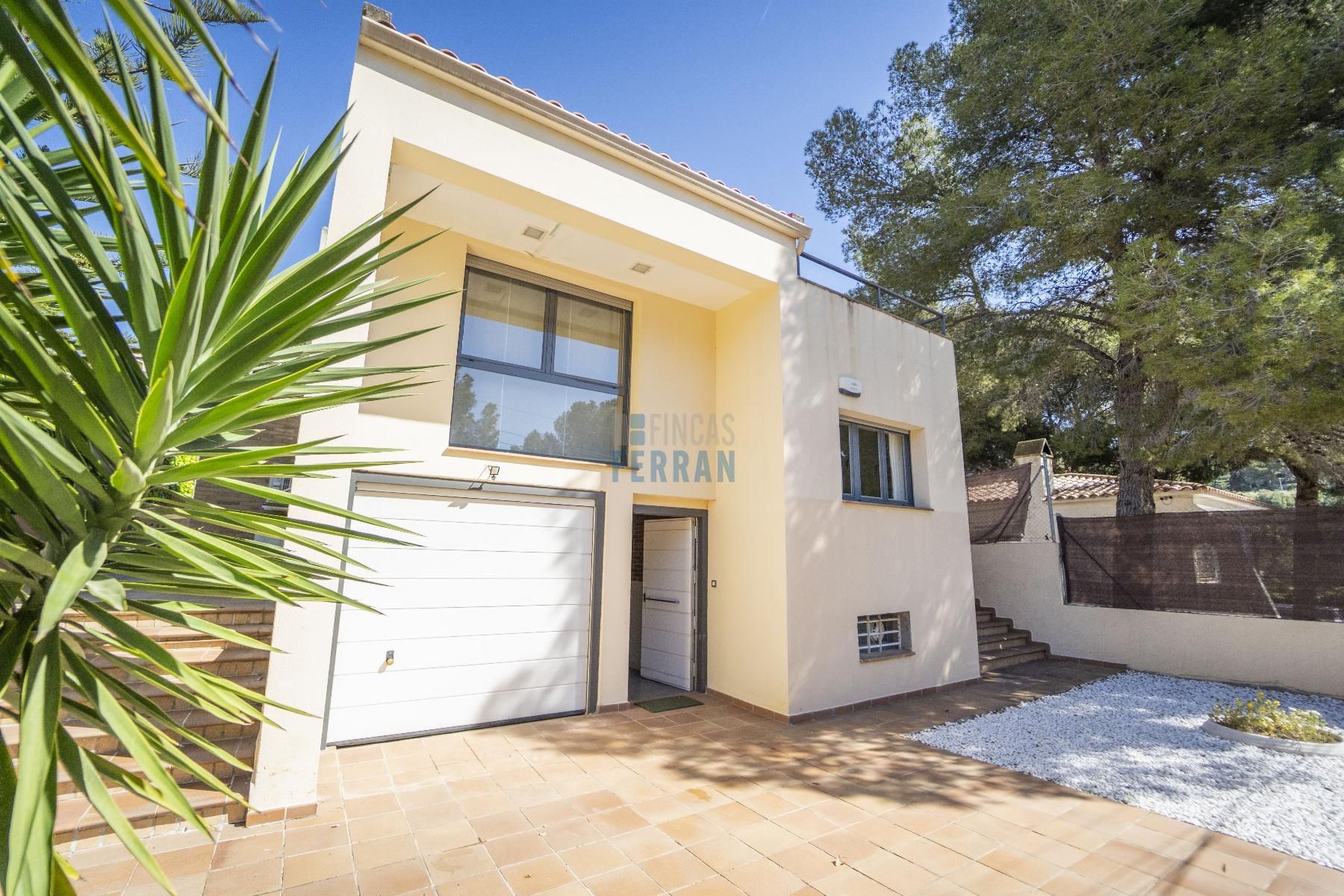 Vista exterior de Casa o xalet en venda en El Vendrell amb Calefacció, Parquet i Terrassa