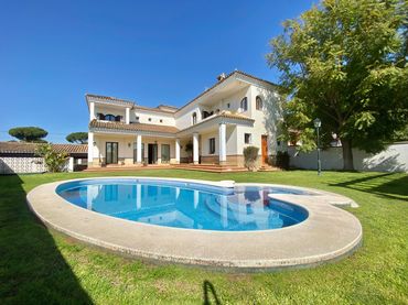 Chalet con piscina en venta en Pino Marítimo