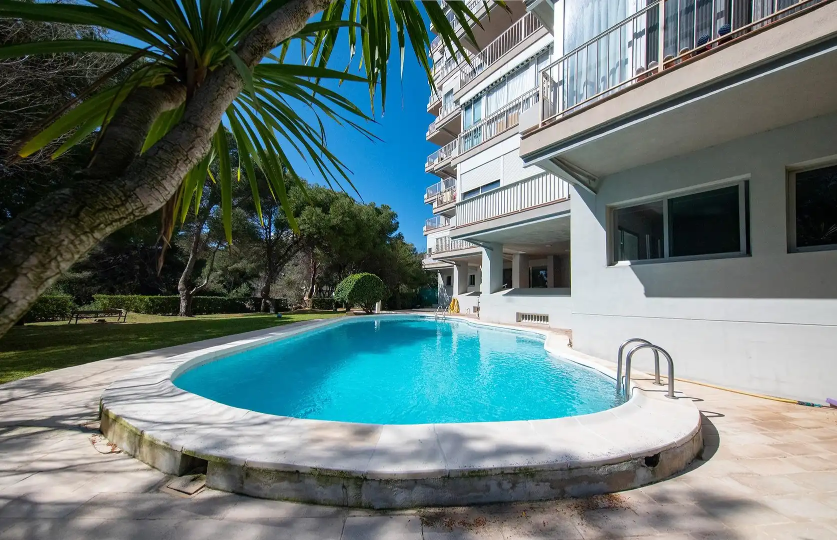 Swimming pool of Ground floor for sale in Valencia  with Air Conditioner, Heating and Alarm