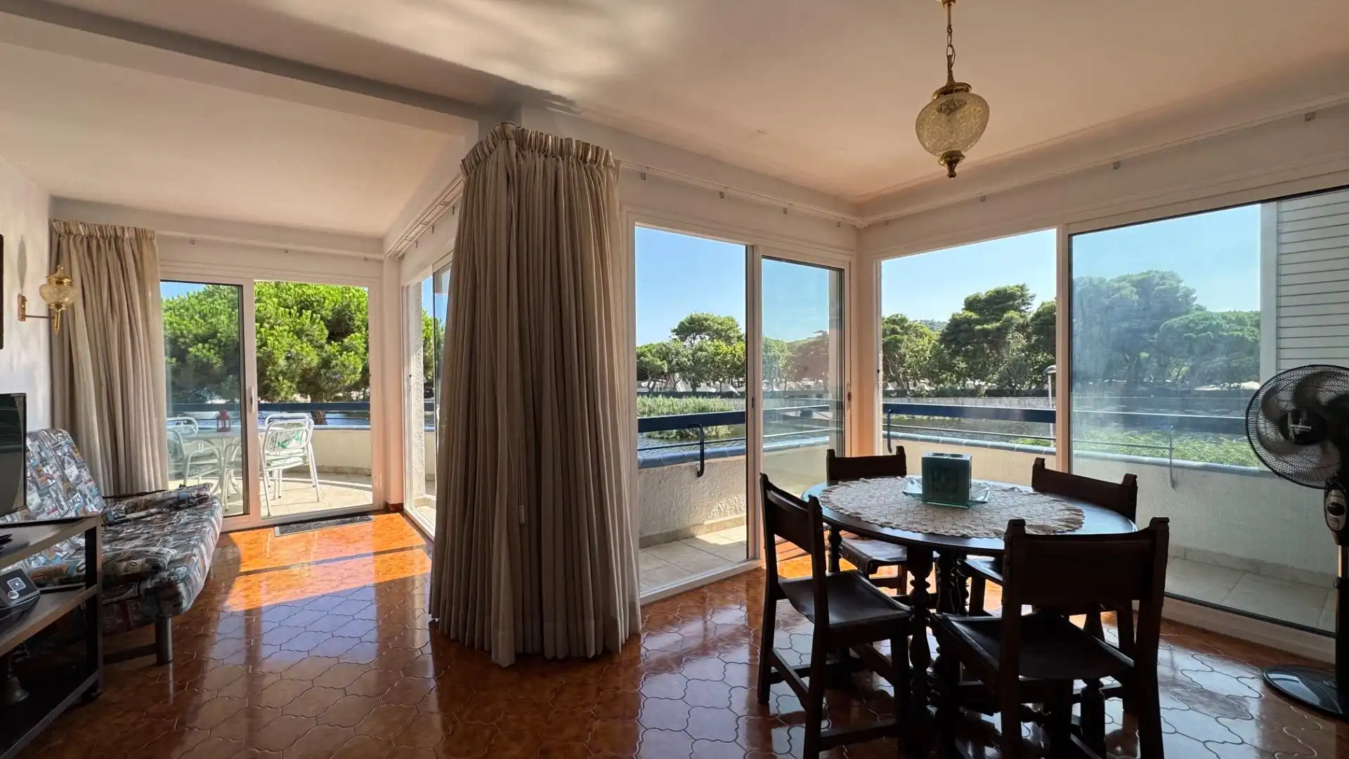 Esszimmer von Wohnungen zum Verkauf in Castell d'Aro, Platja d'Aro i s'Agaró mit Klimaanlage, Terrasse und Möbliert