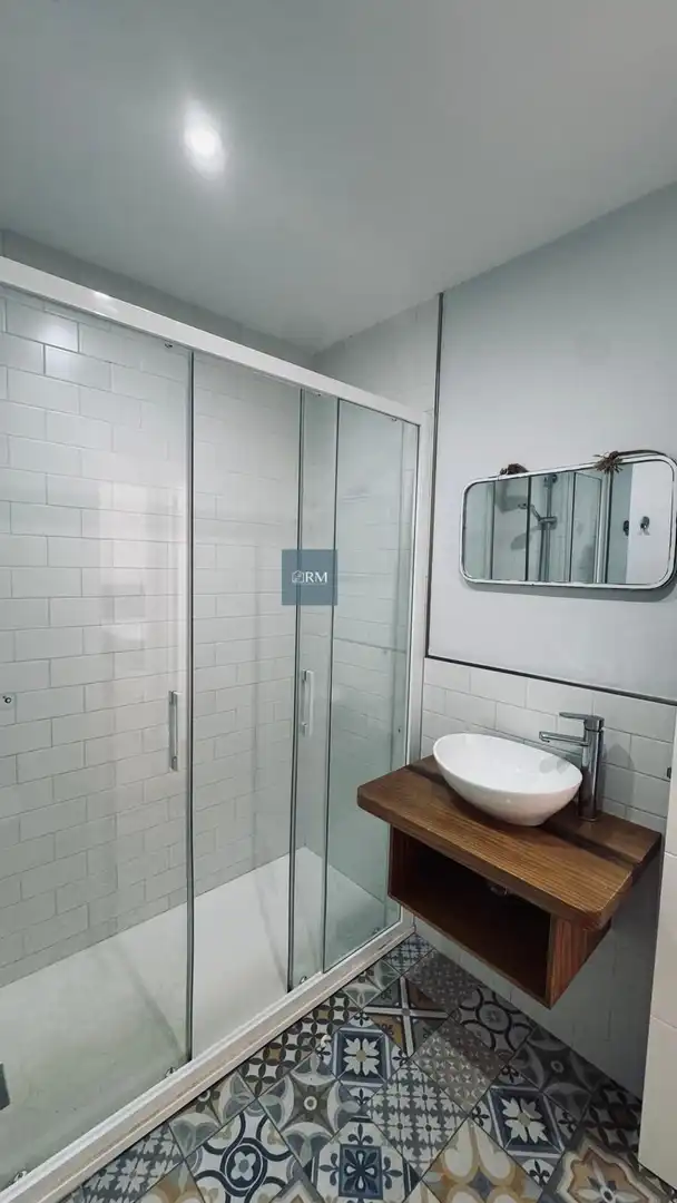 Badezimmer von Wohnung zur Miete in Sanlúcar de Barrameda mit Klimaanlage, Parkett und Balkon