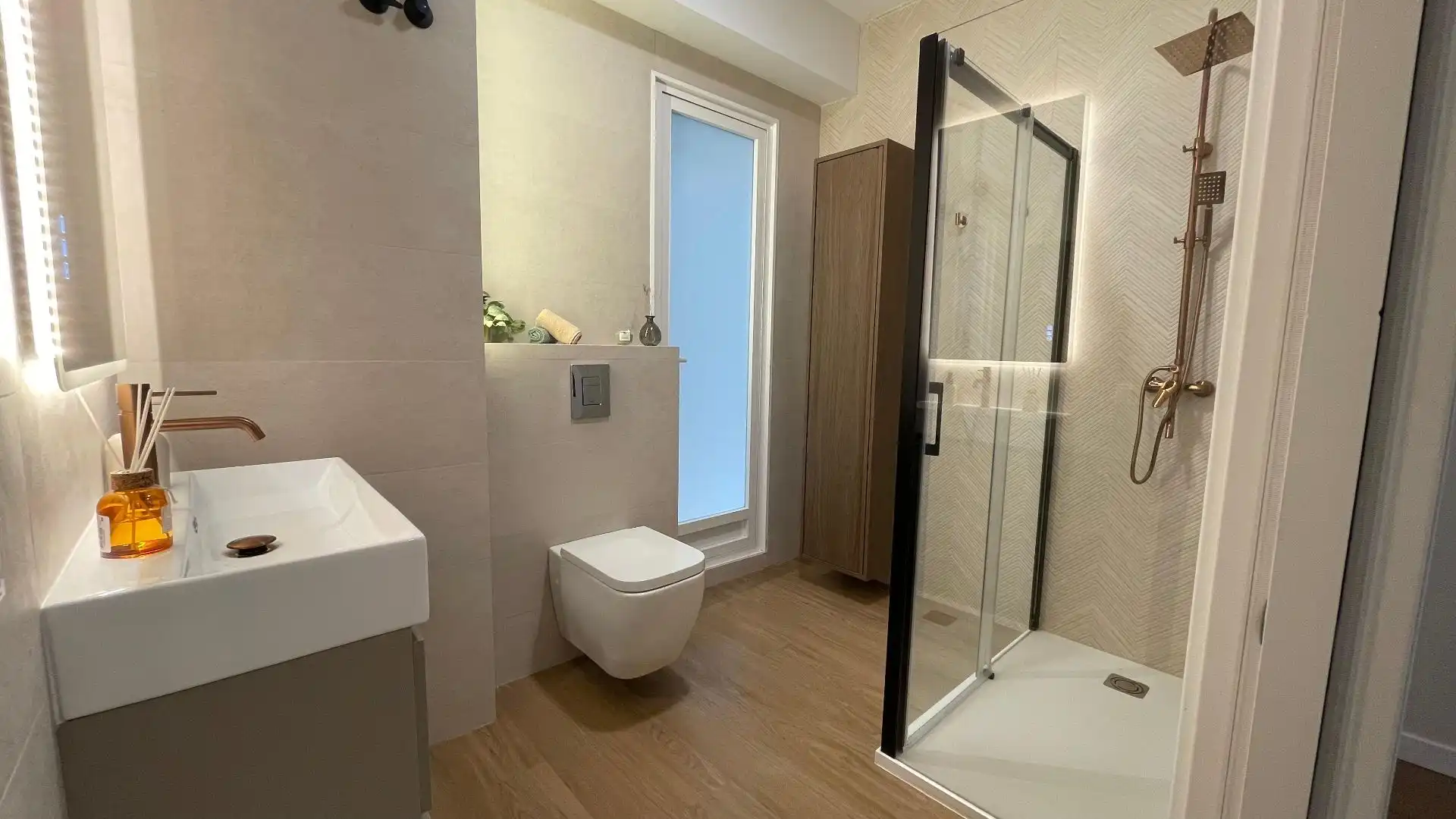 Badezimmer von Wohnung zum Verkauf in Valencia mit Klimaanlage und Terrasse