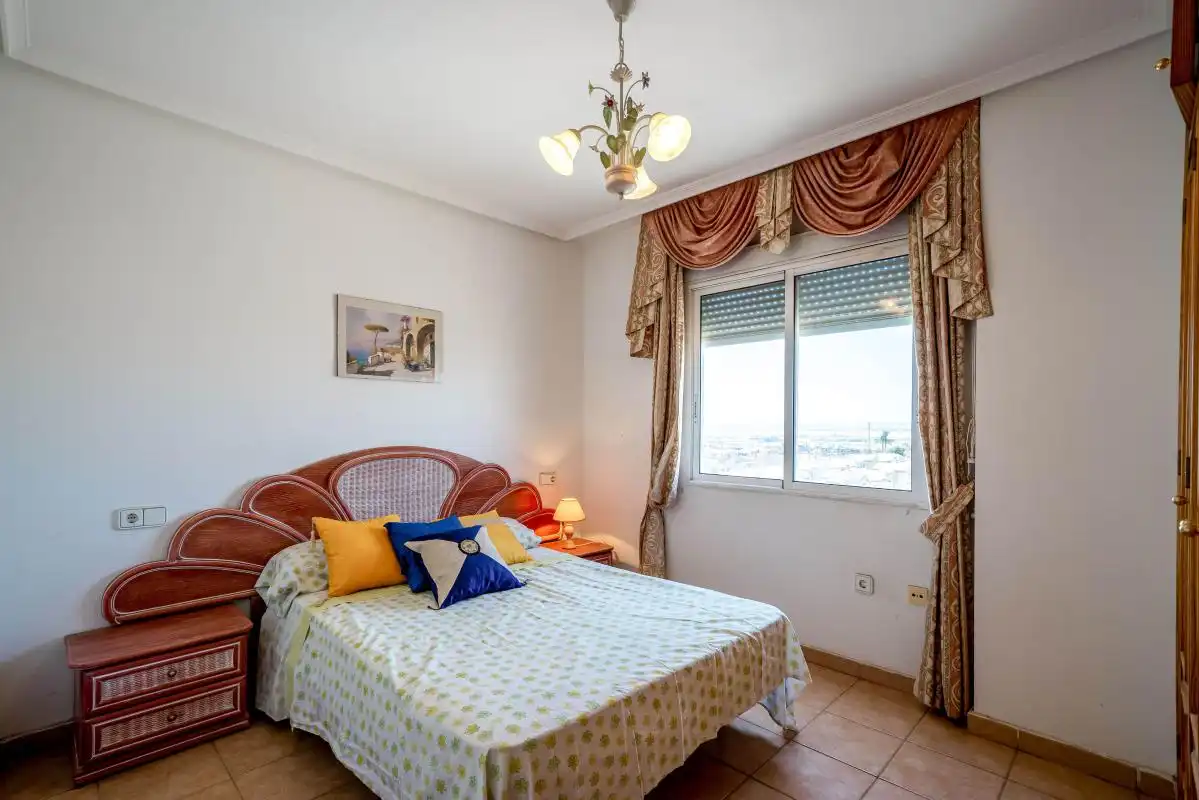 Habitación de Ático en venta en Torrevieja con Calefacción y Piscina
