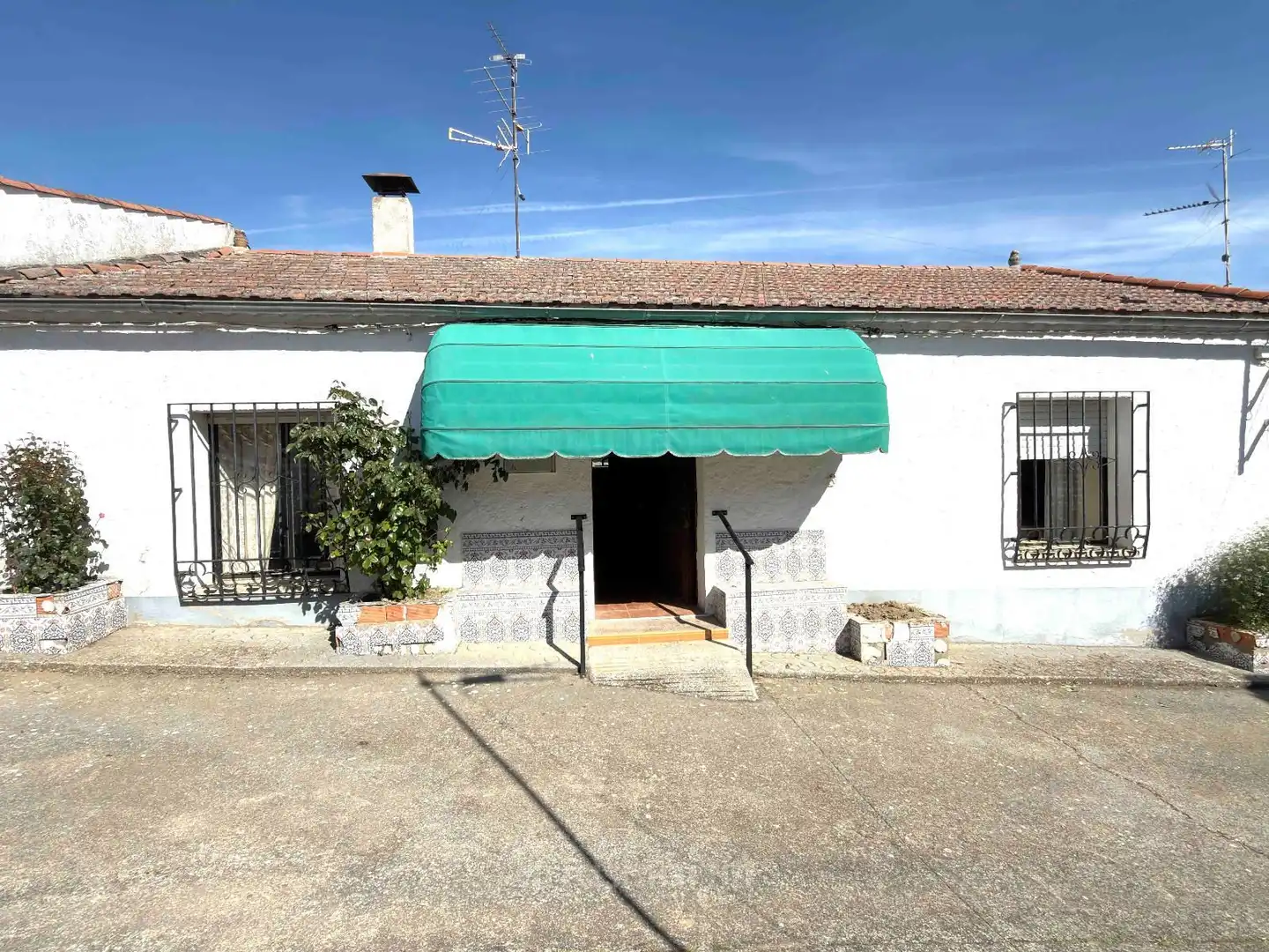 Vista exterior de Casa o xalet en venda en Vecinos amb Calefacció