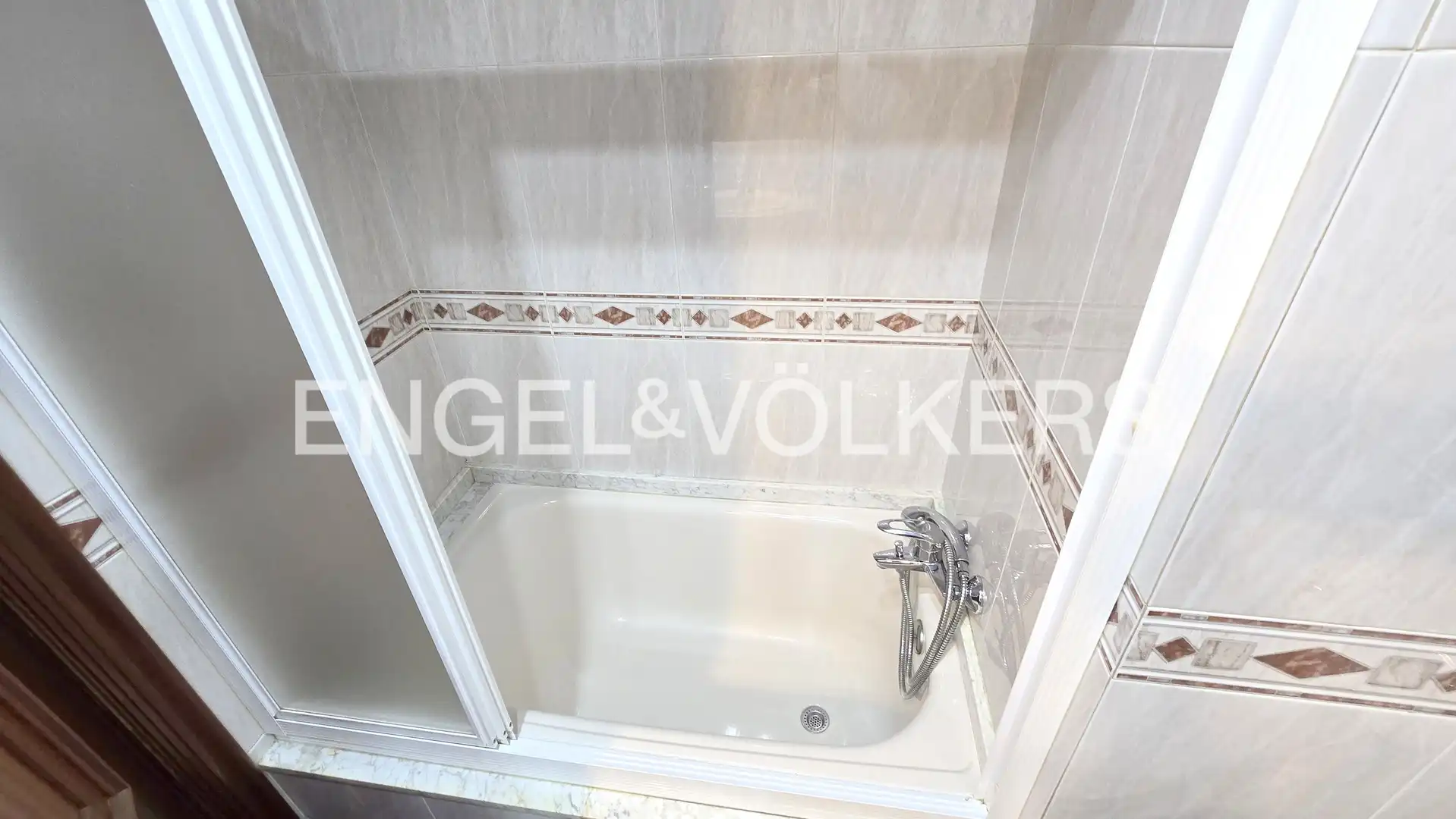 Baño de Piso en venta en Vigo  con Calefacción y Balcón