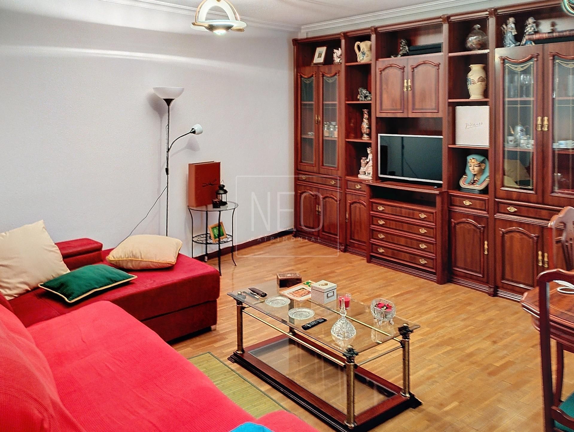 Living room of Flat for sale in Oviedo   with Heating and Parquet flooring