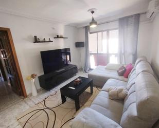 Living room of Flat for sale in  Sevilla Capital  with Terrace and Balcony